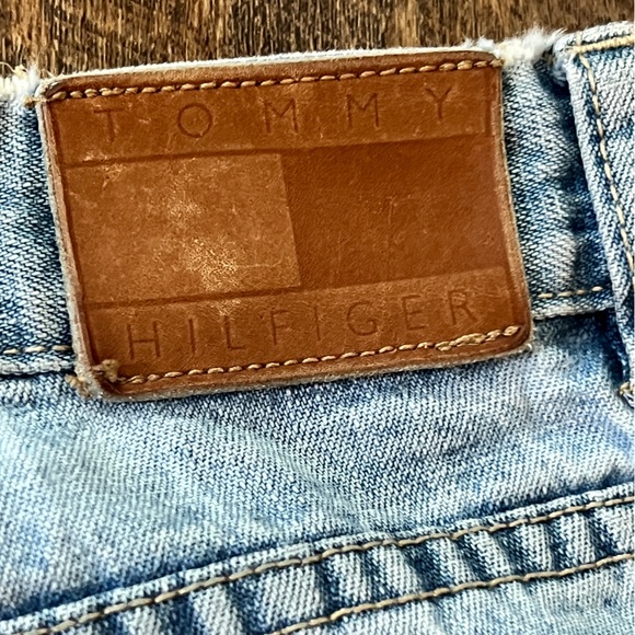 VINTAGE TOMMY HILFIGER JEANS - WOMEN'S LIGHT WASH AMERICAN FLAG POCKET - SIZE 10 - Picture 7 of 14